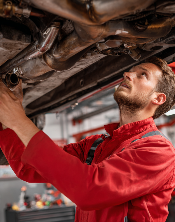 u7821942665_professional_UK_mechanic_in_red_uniform_working_o_4b460651-b13e-46fa-99a4-ccb1faa68426_2