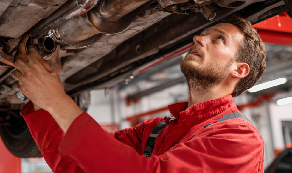 u7821942665_professional_UK_mechanic_in_red_uniform_working_o_4b460651-b13e-46fa-99a4-ccb1faa68426_2